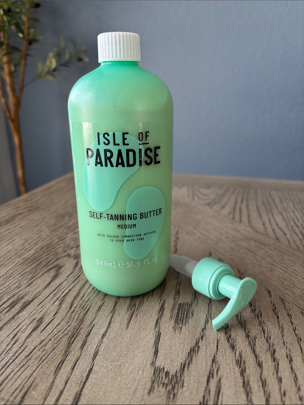 Isle of Paradise Self-Tanning Butter Medium 16.9 oz 500mL Body Tanner w/ Pump